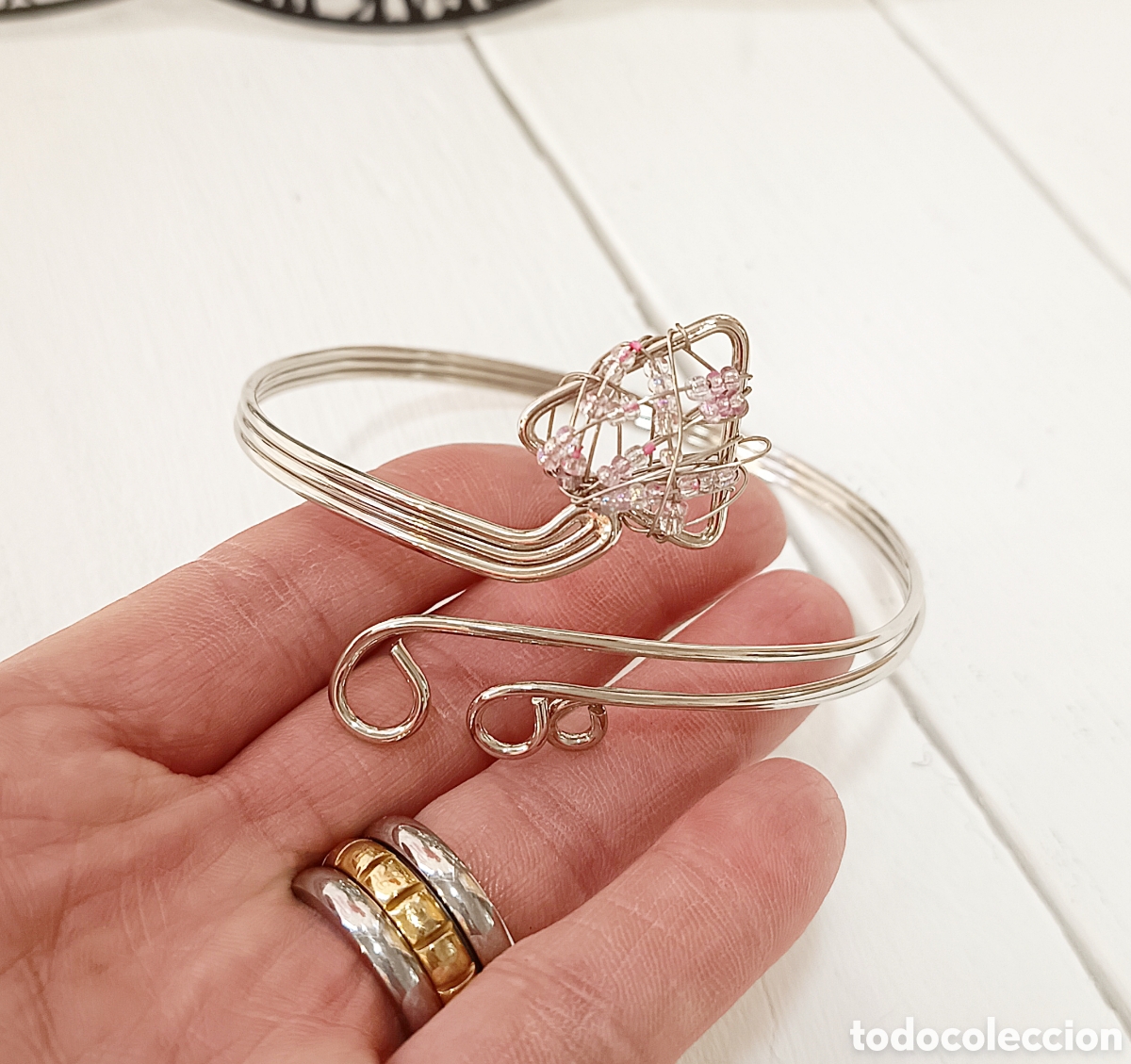 Joyeria: Brazalete para brazo color plata con flecha y cristal rosa, a&ntilde;os 90's, nuevo