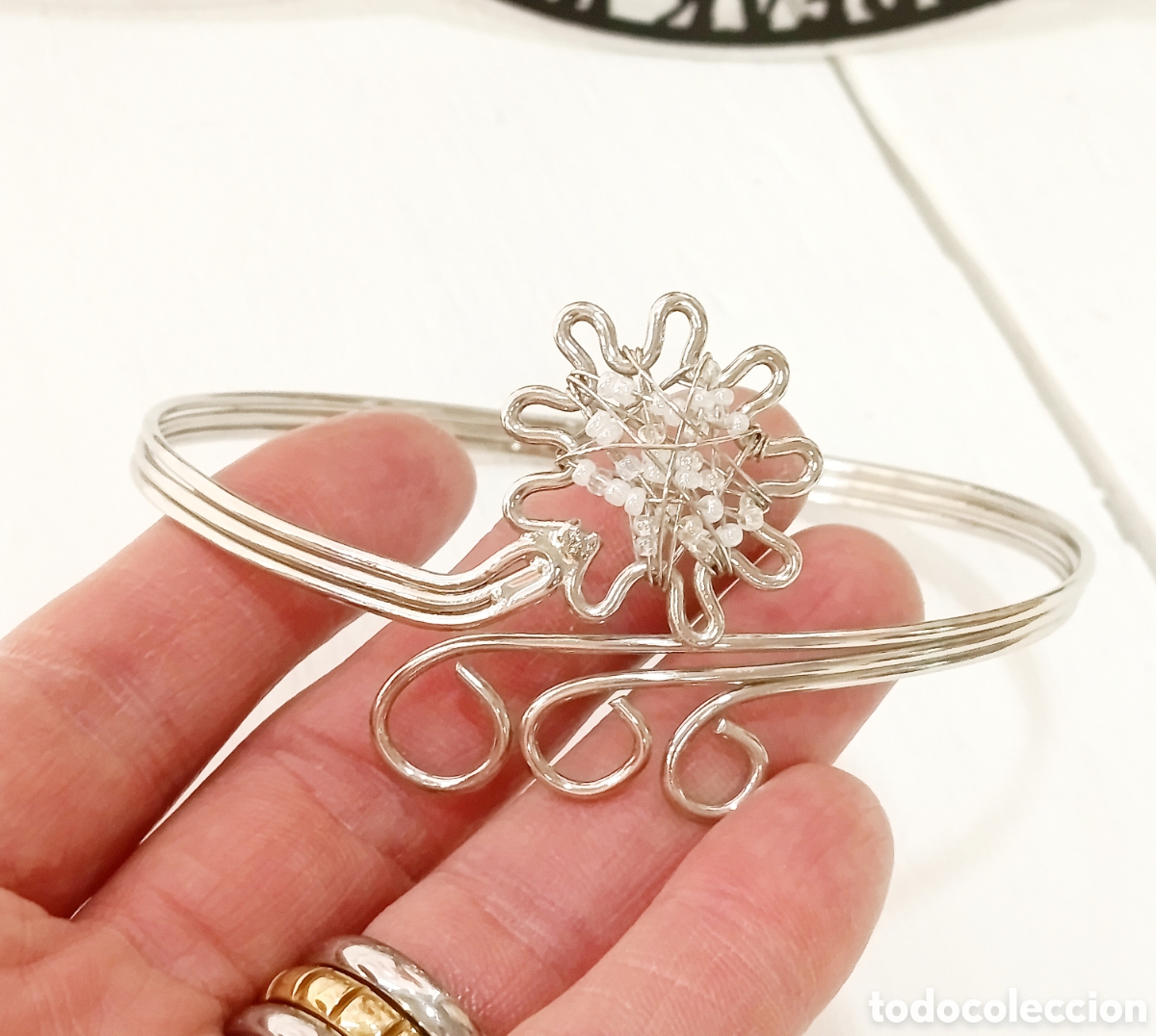 Joyeria: Brazalete para brazo color plata con dise&ntilde;o con cristal, a&ntilde;os 90's, nuevo