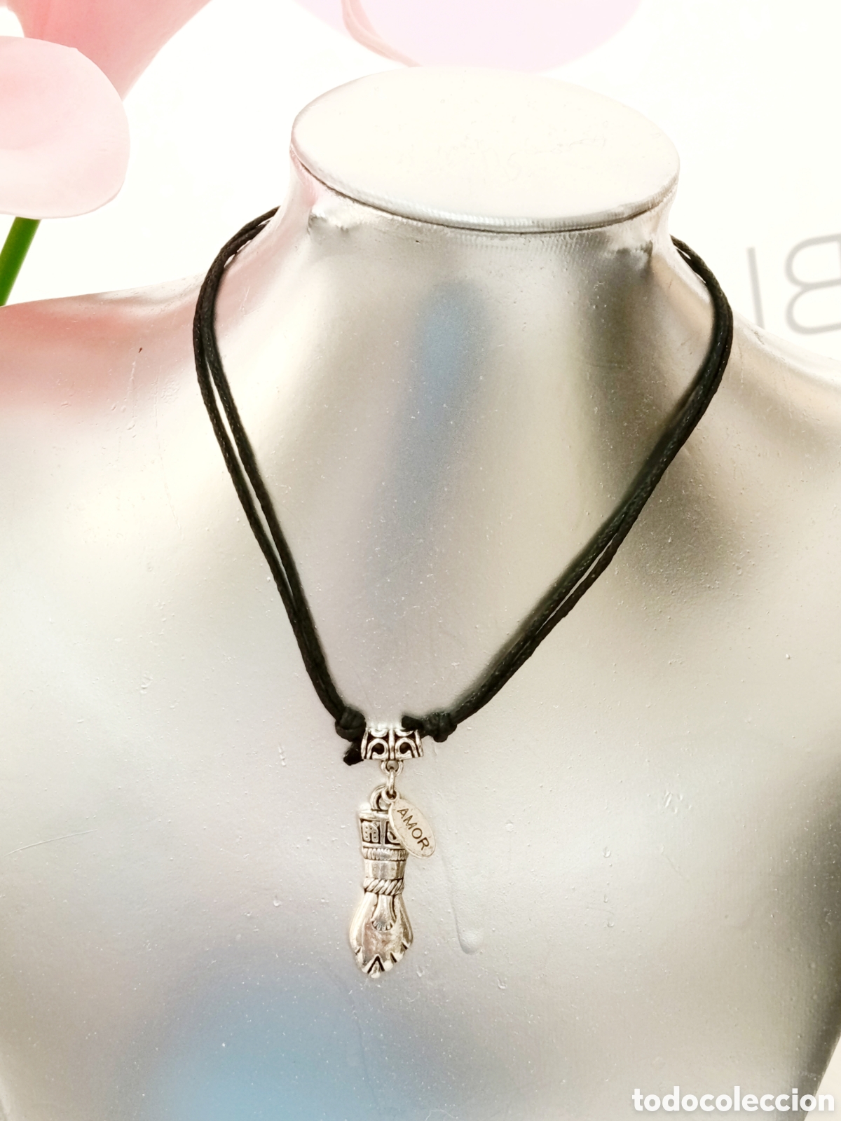 Joyeria: Colgante de protecci&oacute;n pu&ntilde;o Higa preparado energ&eacute;ticamente con palo santo, nuevo