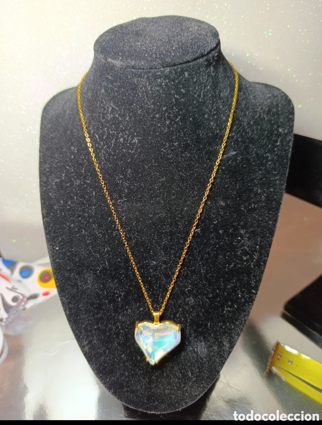 Joyeria: Collar acero dorado y corazon acrilico blanco 48 cms