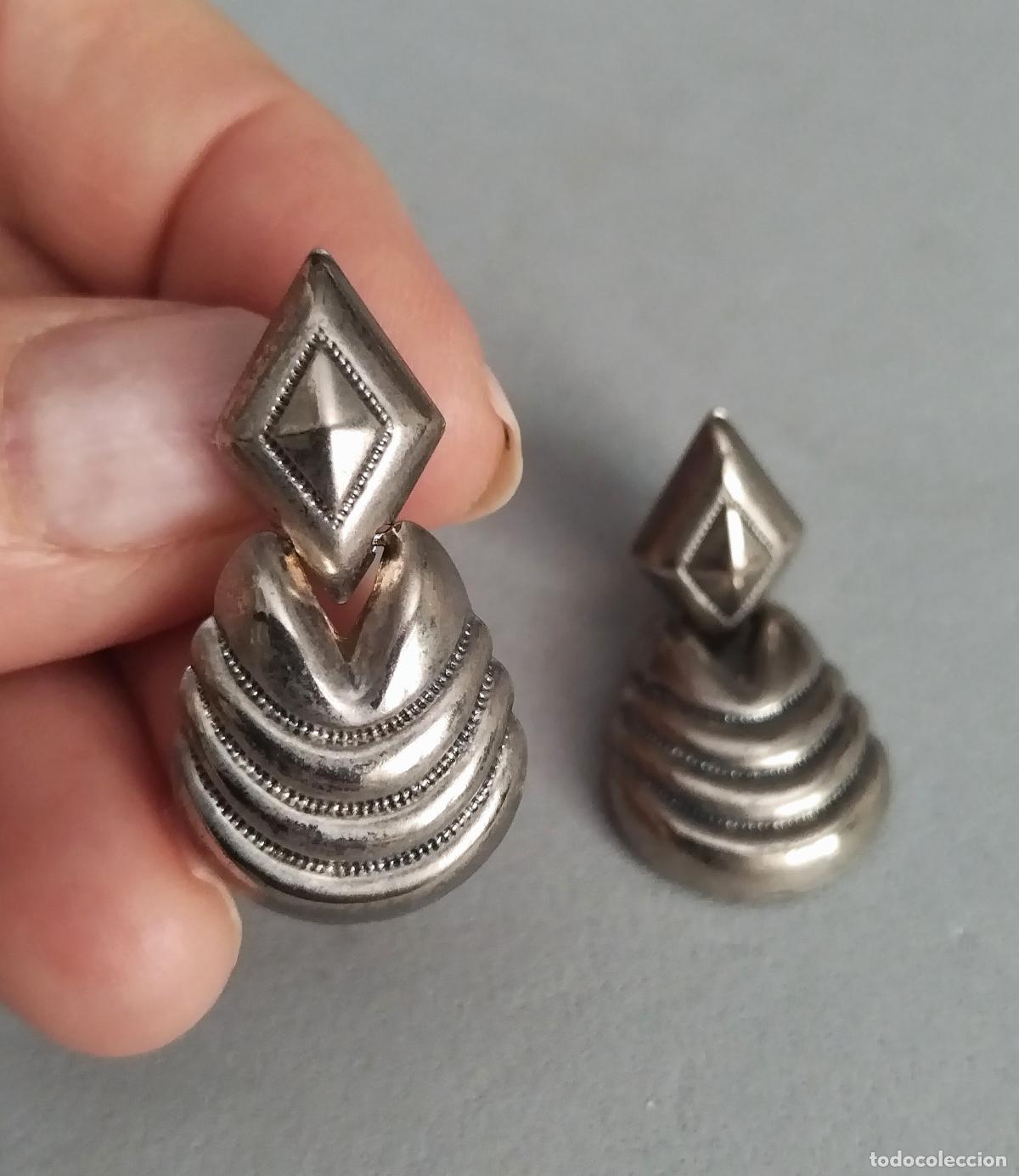 Joyeria: Pendientes plateados, cierre de clip.