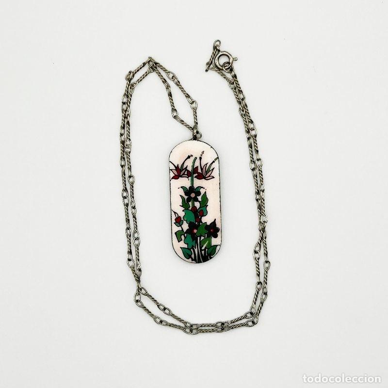 Joyeria: Collar colgante vintage firmado Michel Le Brun France &ndash; esmalte floral fondo crema, a&ntilde;os 60-80