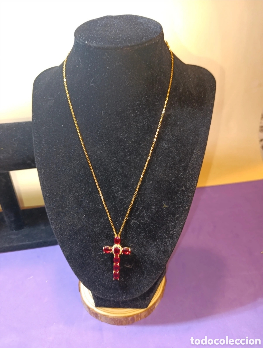 Joyeria: Collar acero dorado Cruz circonitas rojas 46 cms