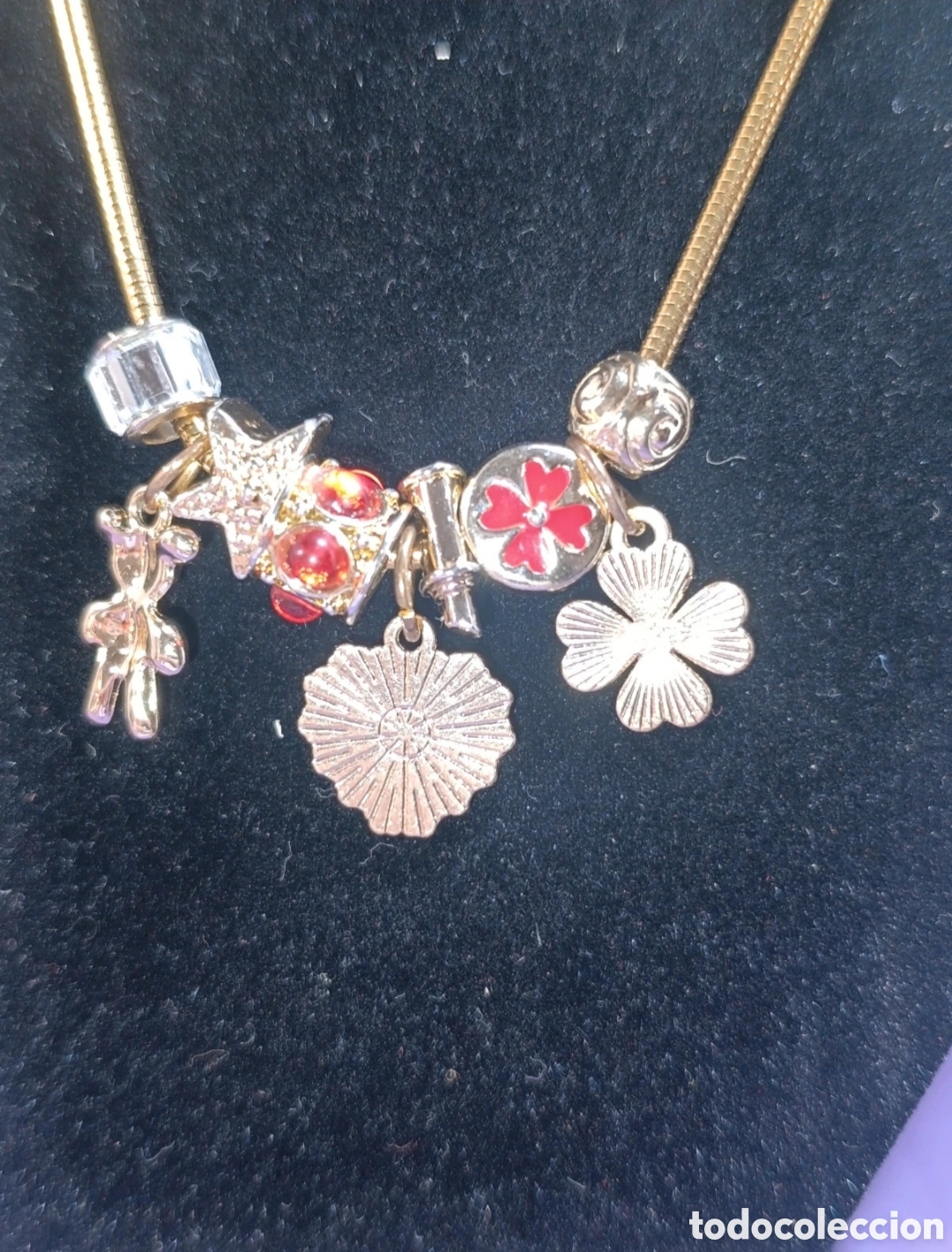 Joyeria: Collar acero dorado Dijes rojos 46 cms