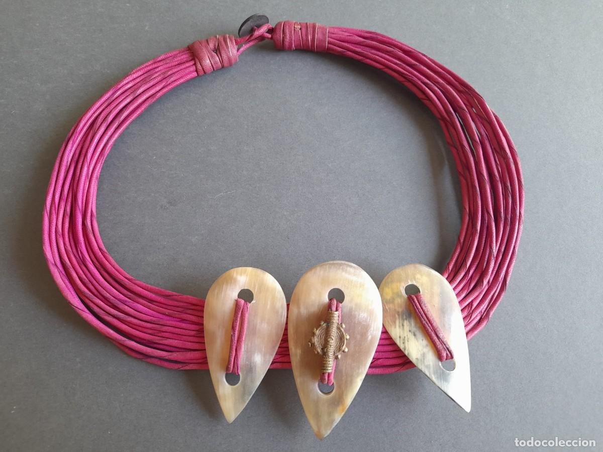 Joyeria: collar/gargantilla africano de cuero decorado con asta y bronce, 45cm aprox