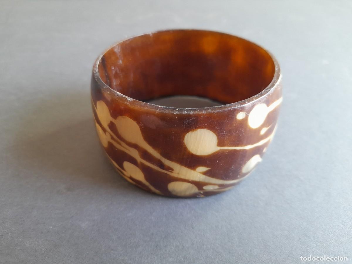 Joyeria: pulsera / brazalete africano parece asta pintado, ancho 4 a 4,4cm aprox, diametro 7.3 x 7,5cm aprox