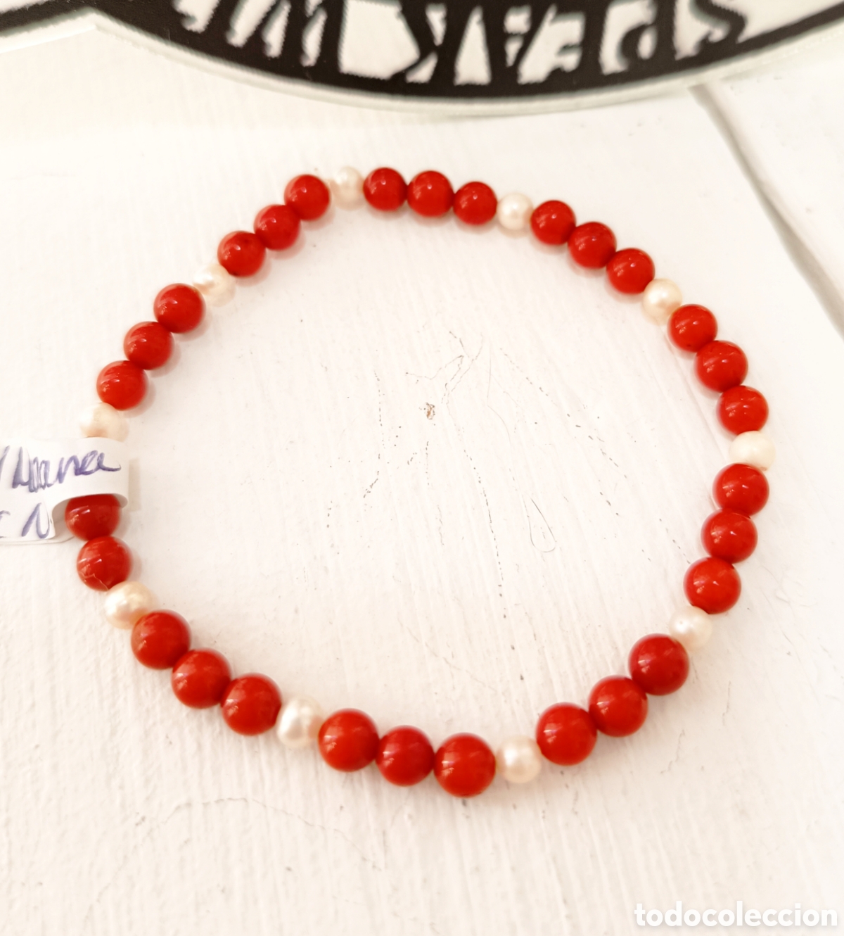 Joyeria: Pulsera de protecci&oacute;n coral manzana y perlas preparada energ&eacute;ticamente con palo santo