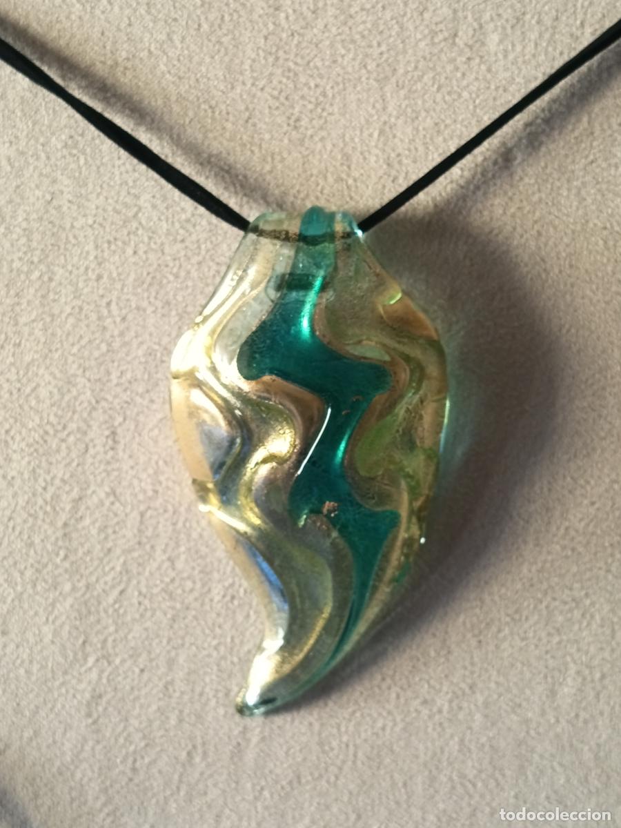 Schmuck: BONITO COLGANTE EN CRISTAL DE MURANO EN TONO VERDE Y PAN DE ORO