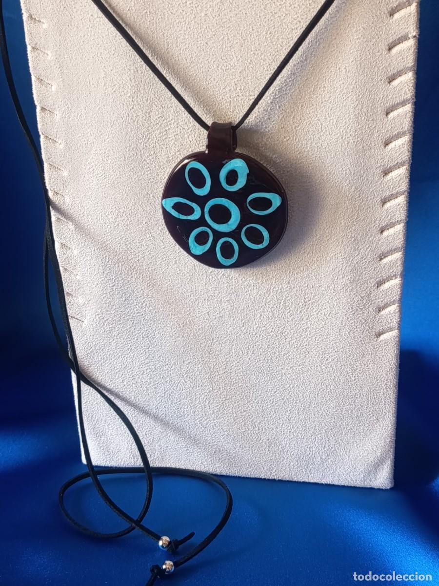 Joyeria: MEDALL&Oacute;N EN CRISTAL DE MURANO MARR&Oacute;N OSCURO CON DETALLES EN TURQUEZA