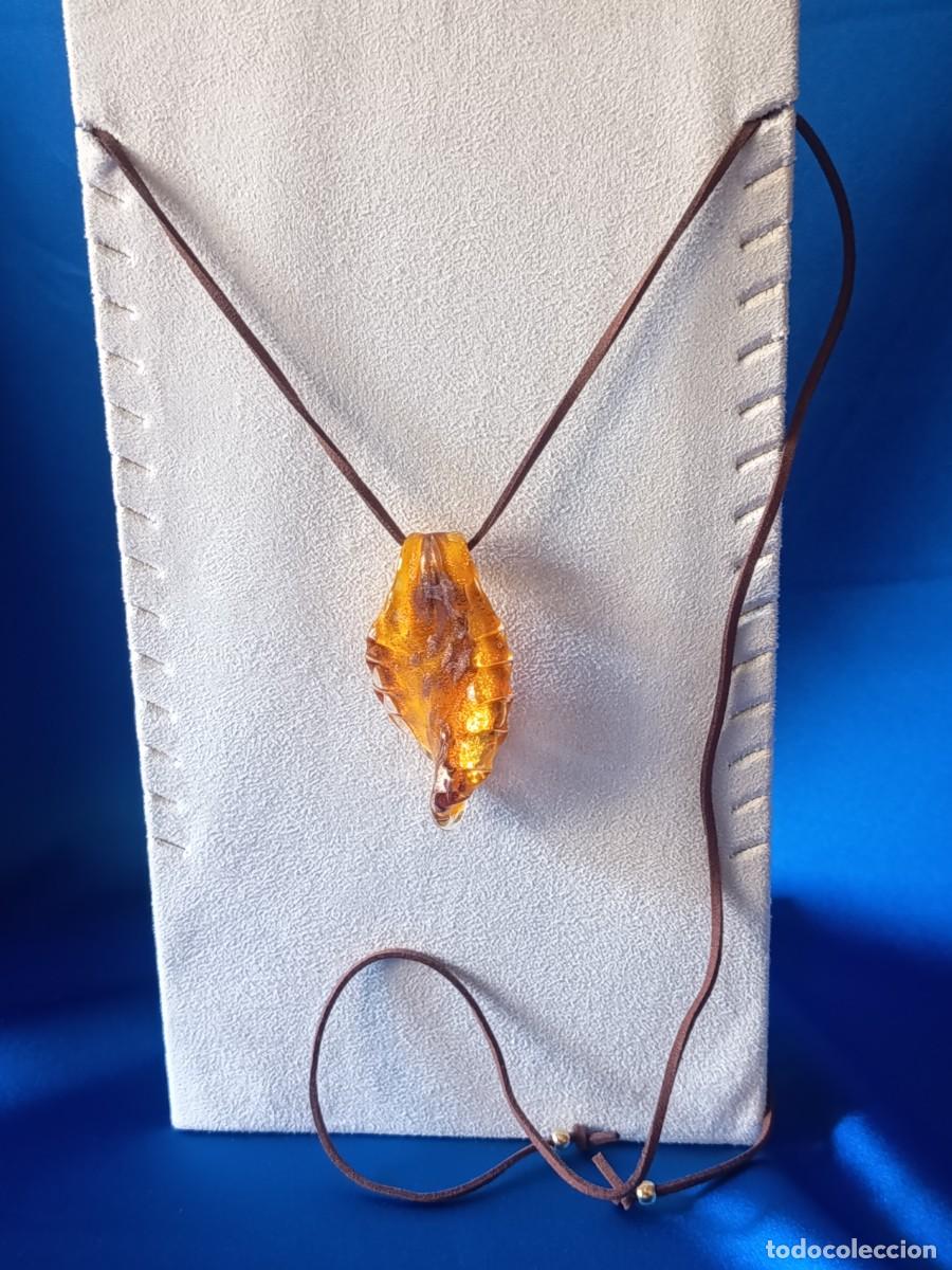 Joalharia: COLGANTE EN FORMA DE HOJA EN CRISTAL DE MURANO CON PAN DE ORO
