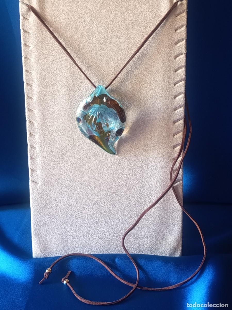 Schmuck: COLGANTE EN FORMA DE GOTA EN CRISTAL DE MURANO CON DETALLES EN TURQUEZA, PLATA Y &Aacute;MBAR