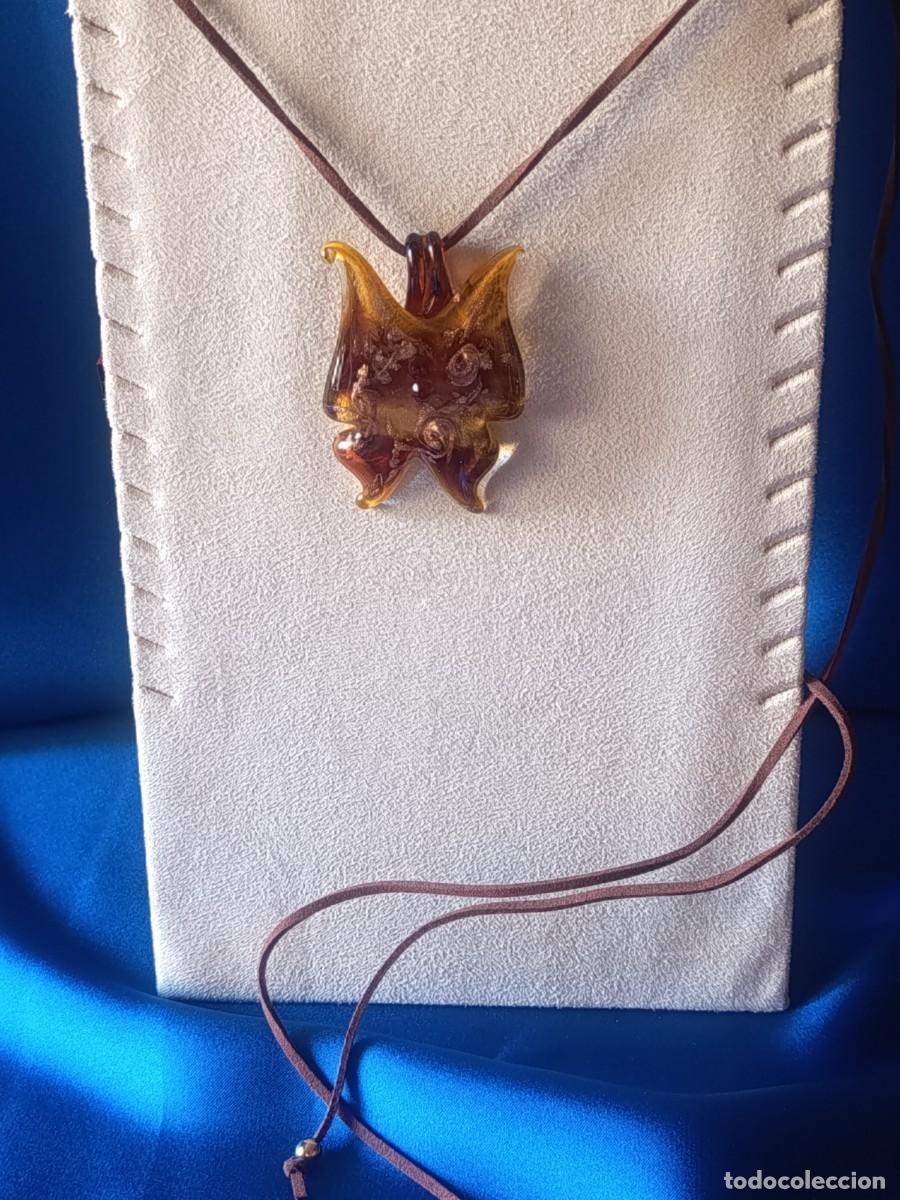 Joalharia: COLGANTE EN FORMA DE MARIPOSA EN CRISTAL DE MURANO MARR&Oacute;N CON DETALLES DORADOS