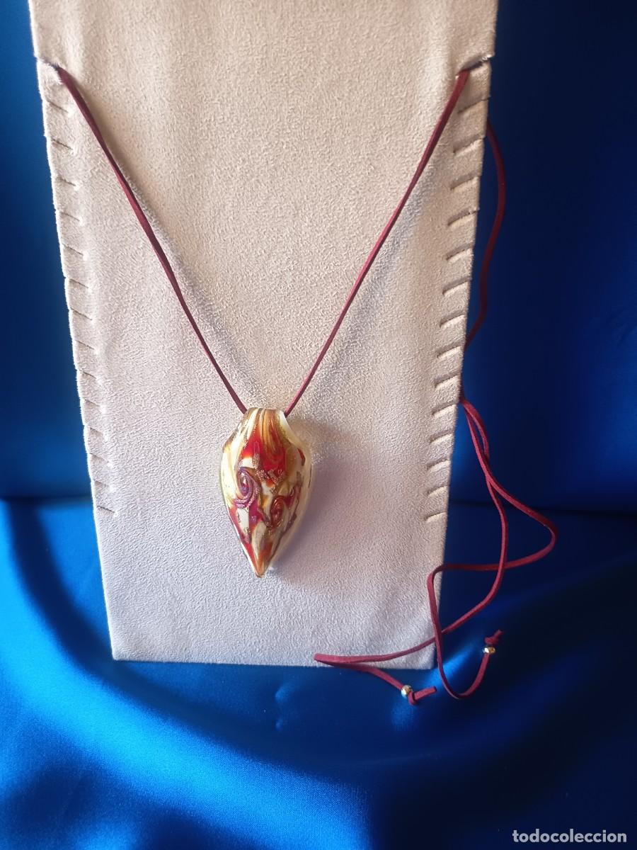 Schmuck: COLGANTE EN CRISTAL DE MURANO BLANCO ROTO Y DETALLES EN DIVERSAS TONALIDADES