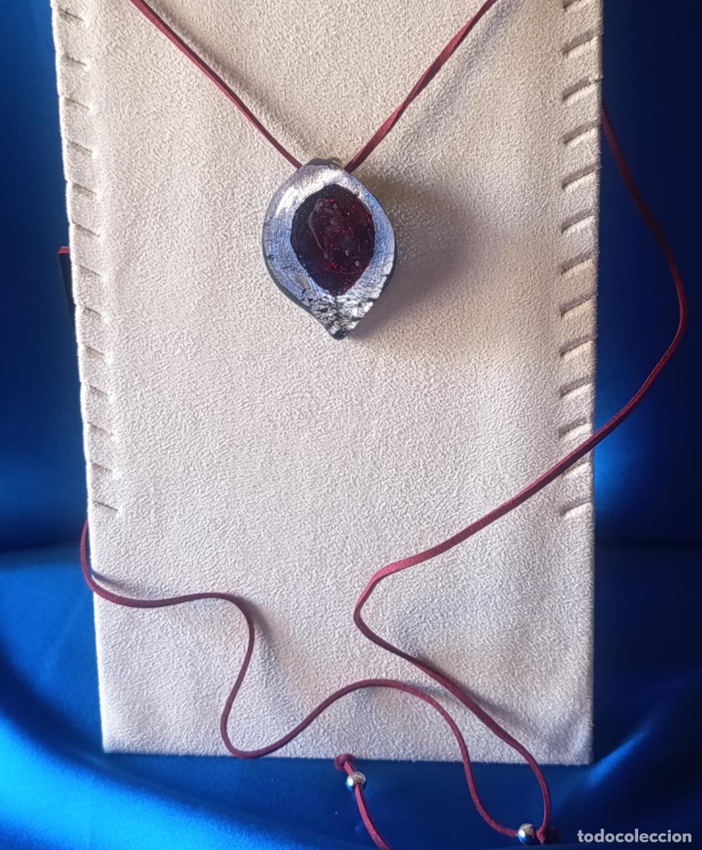 Schmuck: COLGANTE EN FORMA DE GOTA EN CRISTAL DE MURANO BLANCO, PLATA Y ROJO