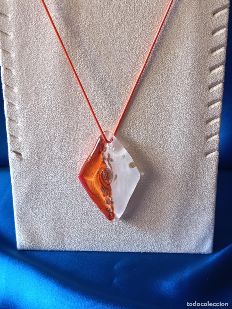 Joyeria: DIJE EN CRISTAL DE MURANO EN NARANJA, BLANCO Y DETALLES DORADOS