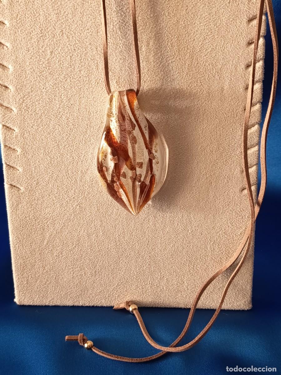 Schmuck: COLGANTE EN CRISTAL DE MURANO BLANCO ROTO CON DETALLES EN DORADO Y COBRE