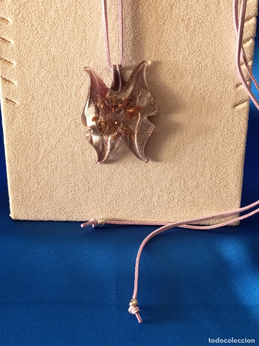 Schmuck: COLGANTE EN FORMA DE MARIPOSA EN CRISTAL DE MURANO MALVA Y DETALLES EN COBRE