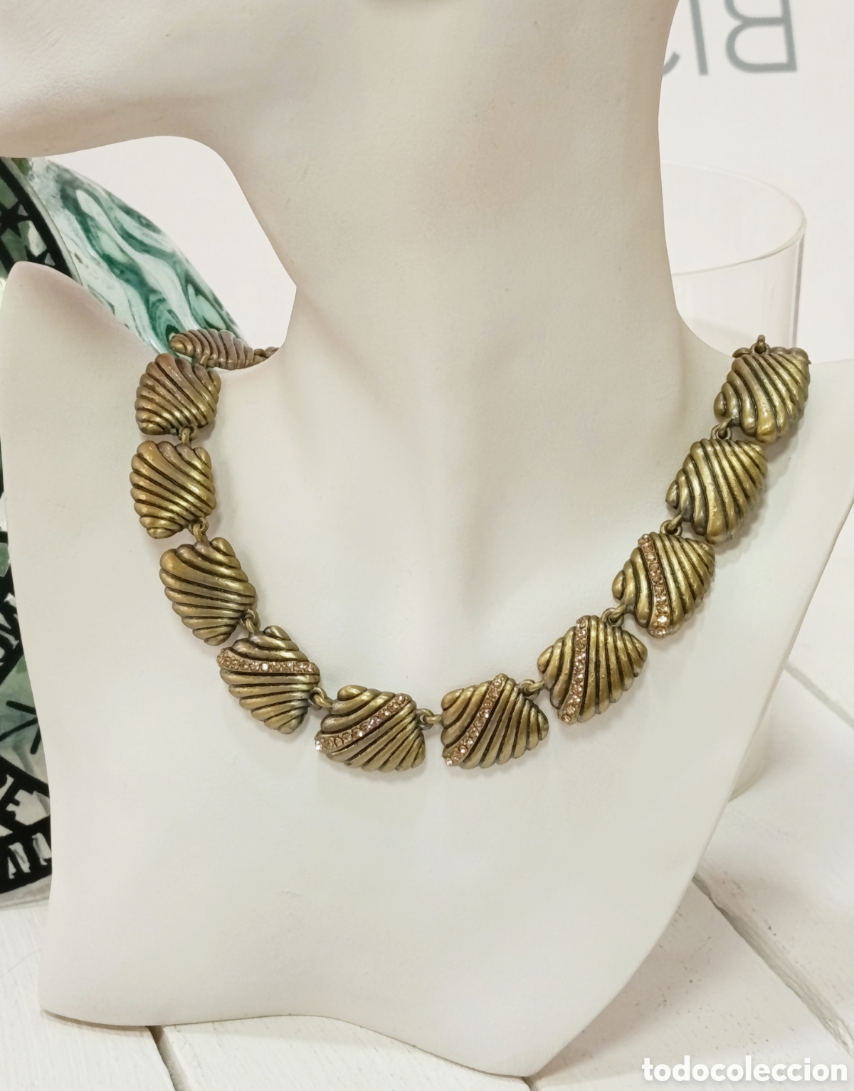 Joaillerie: Collar corto color oro con cristal, A&ntilde;os 90's, Nuevo