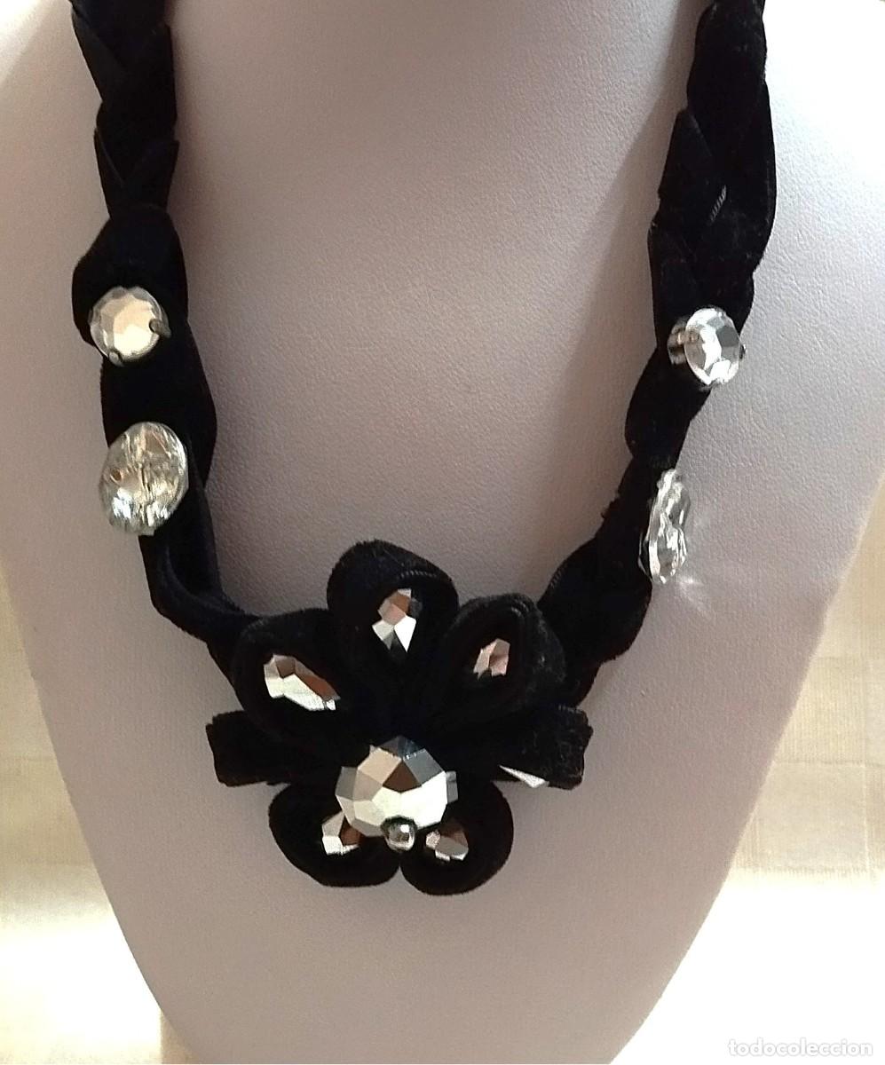 Joyeria: Gargantilla cintas terciopelo negro, bisuter&iacute;a