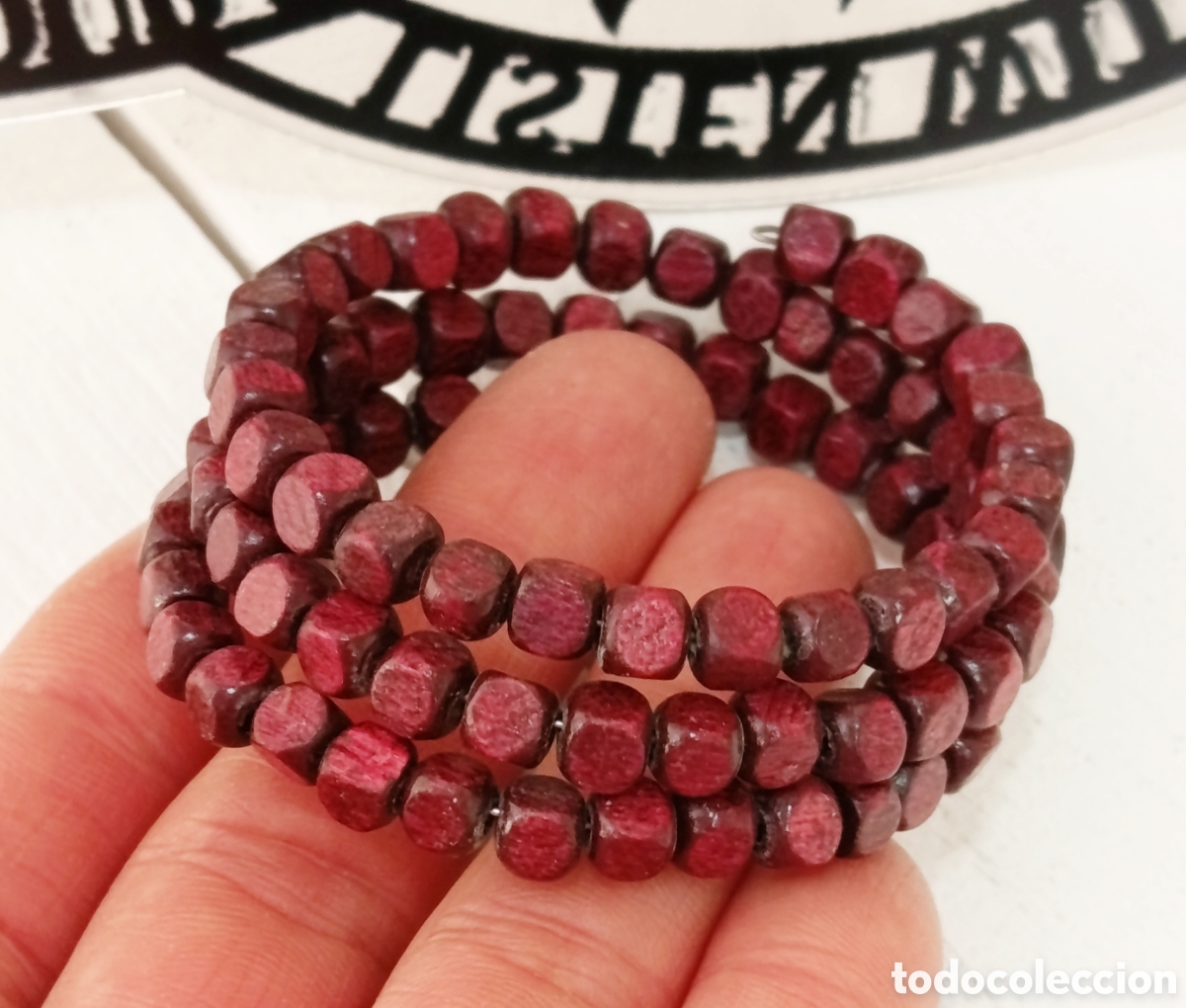 Joyeria: Pulsera espiral de madera color burdeos, nueva