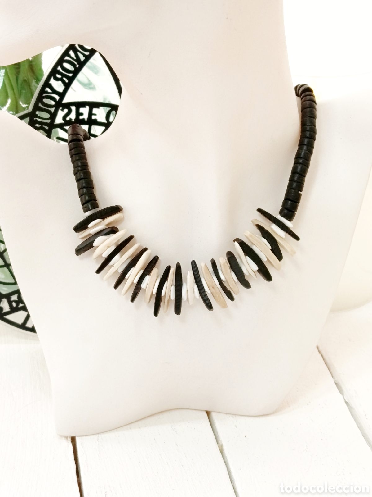 Joyeria: Collar Bohemio corto unisex de madera color negro y natural, a&ntilde;o 2000, nuevo