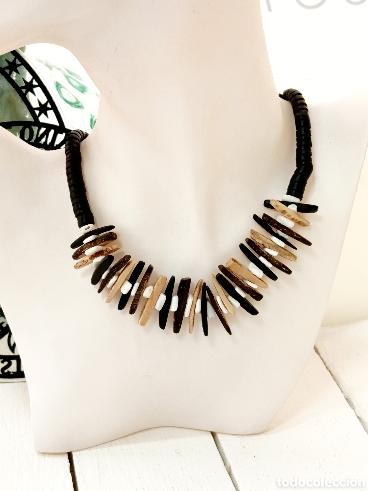 Joyeria: Collar Bohemio corto unisex de madera color negro, marr&oacute;n y natural, a&ntilde;o 2000, nuevo