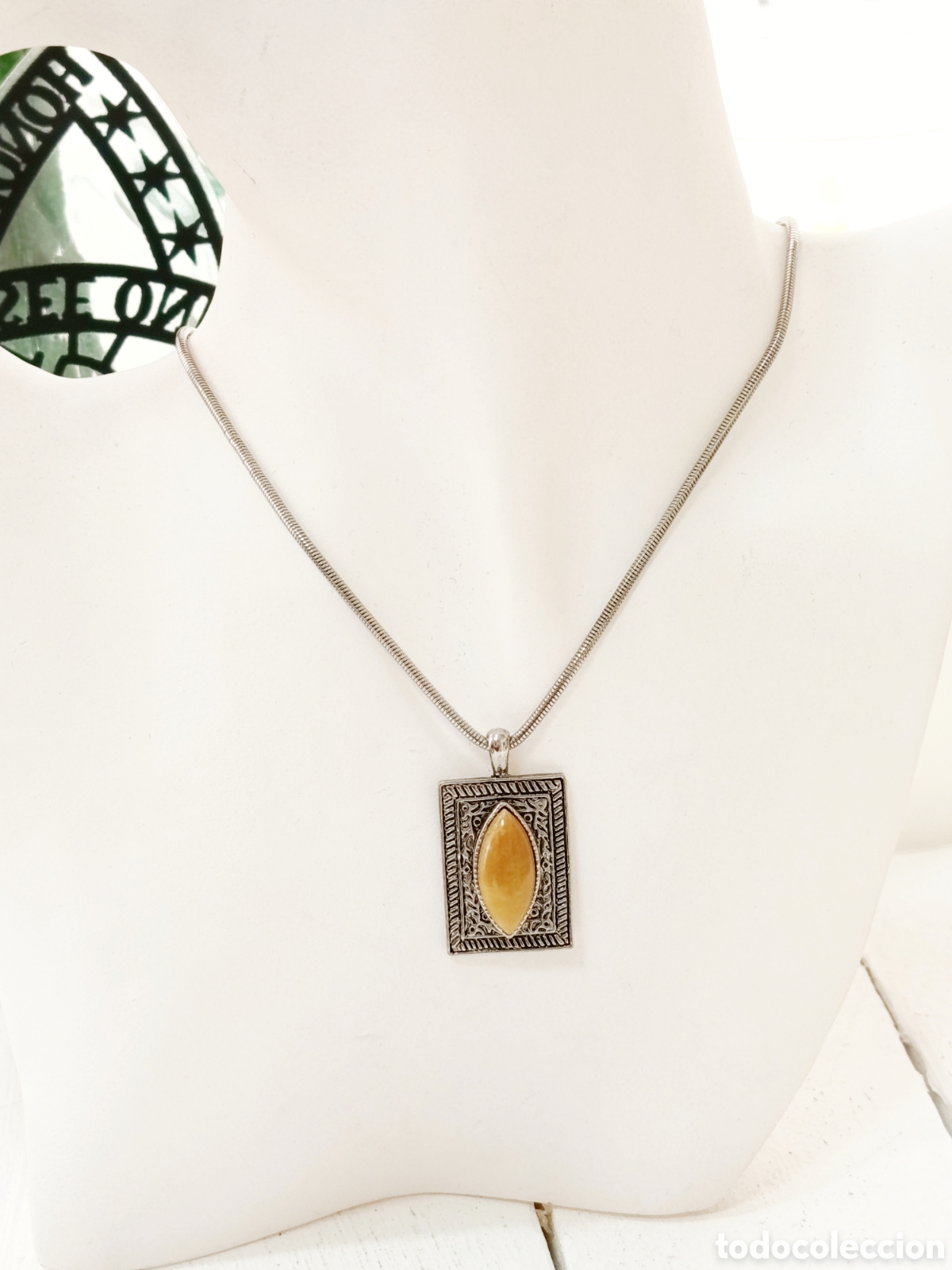 Joyeria: Colgante de protecci&oacute;n con piedra jaspe amarillo preparado energ&eacute;ticamente con palo santo, nuevo