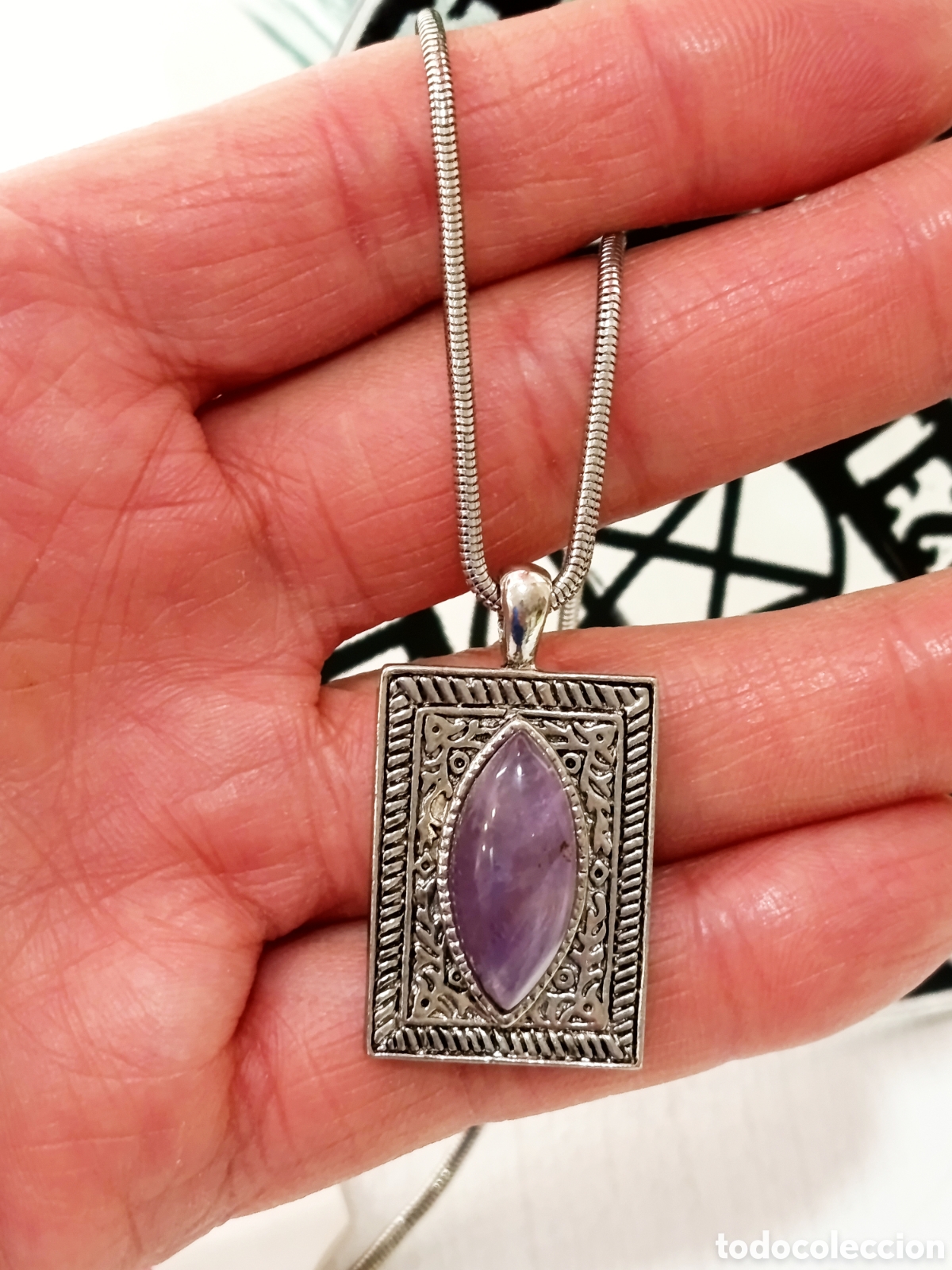 Joyeria: Colgante de protecci&oacute;n con piedra amatista preparado energ&eacute;ticamente con palo santo, nuevo
