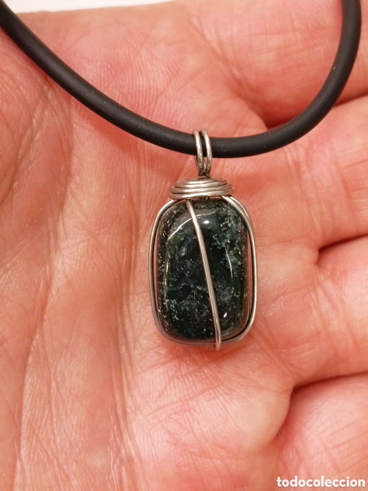 Joyeria: Colgante de protecci&oacute;n con piedra Serafinita preparado energ&eacute;ticamente con palo santo, nuevo