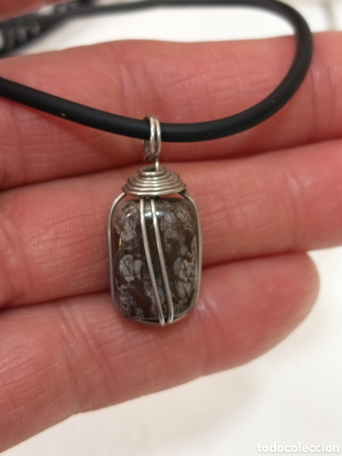 Joyeria: Colgante de protecci&oacute;n con piedra &Aacute;gata turritella preparado energ&eacute;ticamente con palo santo