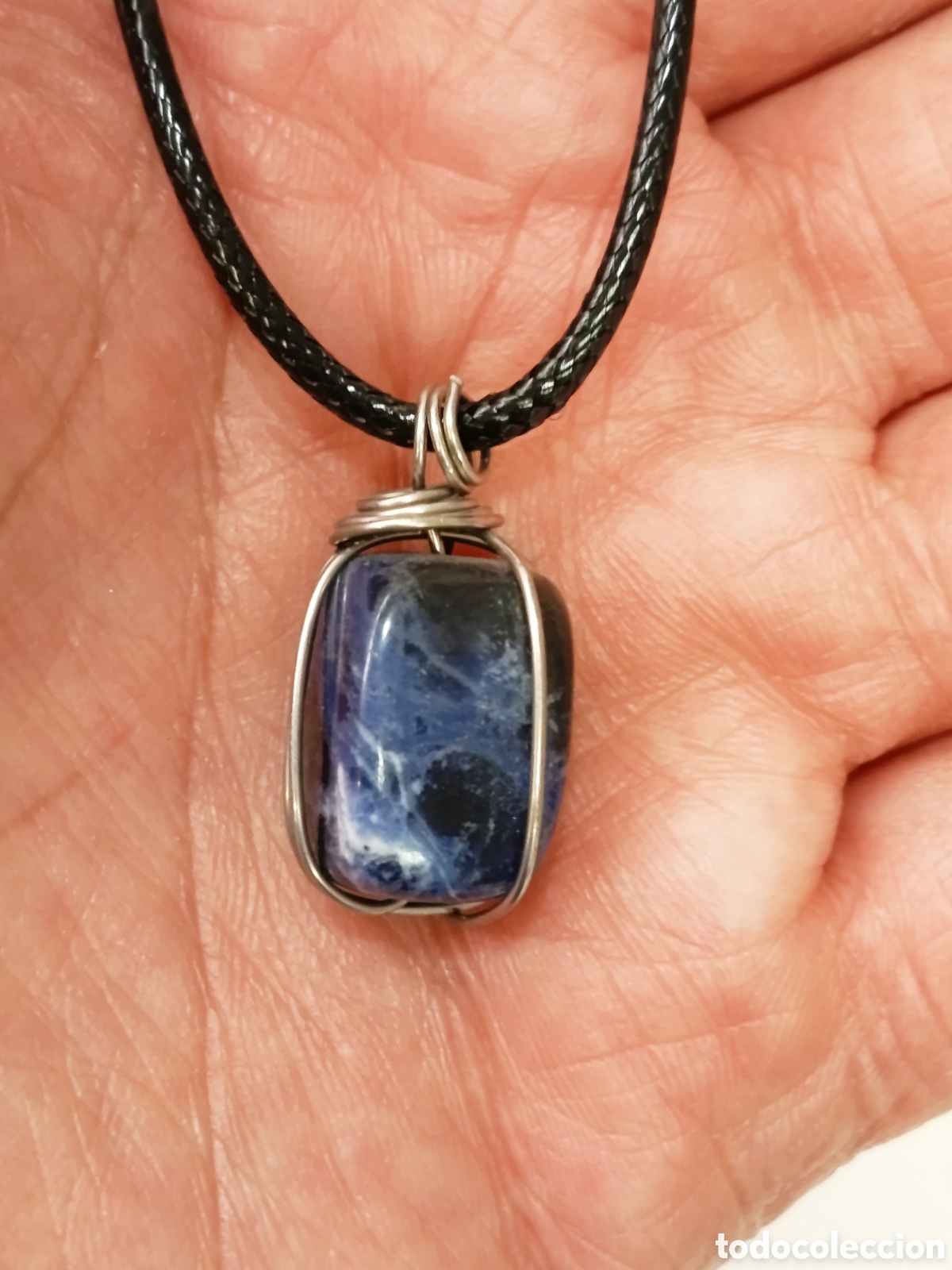 Jewelry: Colgante de protecci&oacute;n de piedra Sodalita preparado energ&eacute;ticamente con palo santo