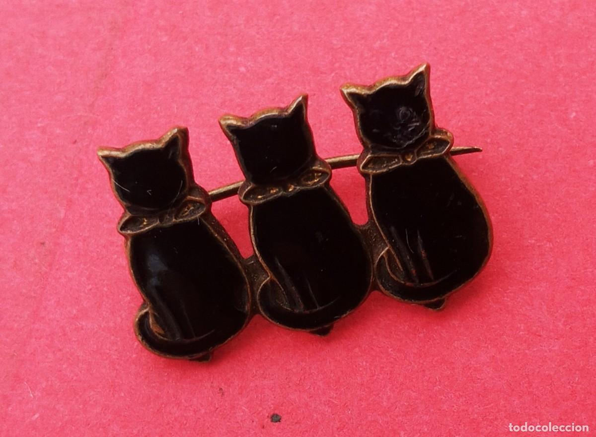 Joyeria: Curioso Broche Alfiler 3 Gatos negros de espaldas.