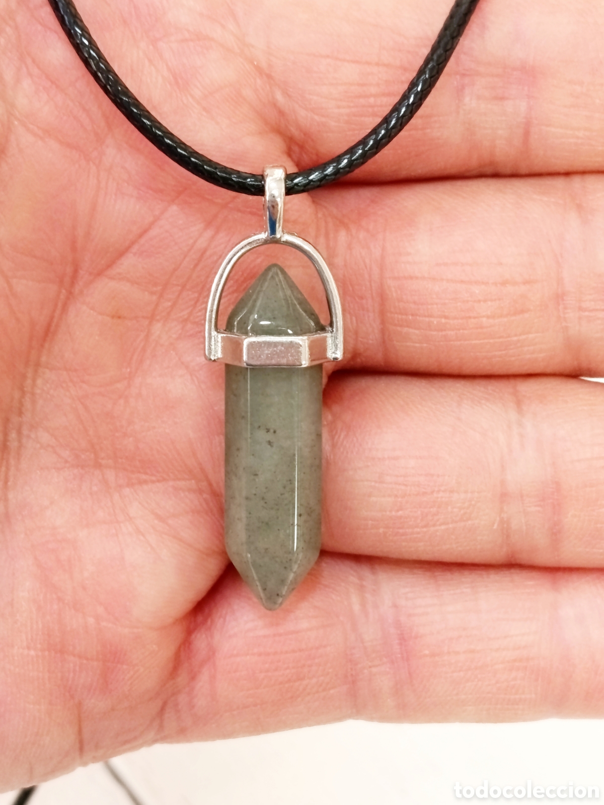 Joyeria: Colgante de protecci&oacute;n p&eacute;ndulo de Cuarzo fresa verde preparado energ&eacute;ticamente con palo santo