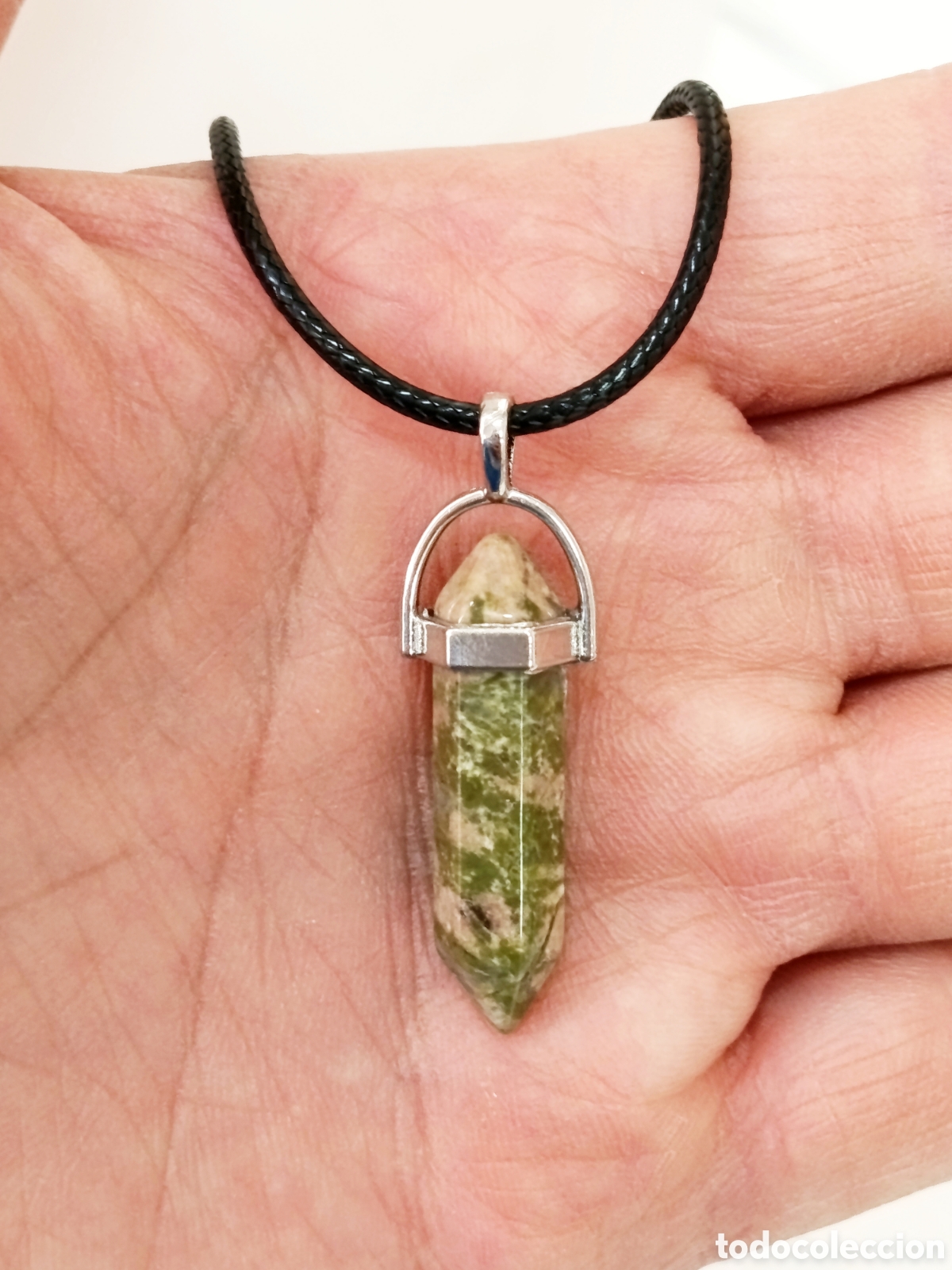 Joyeria: Colgante de protecci&oacute;n p&eacute;ndulo de piedra Unakita preparado energ&eacute;ticamente con palo santo