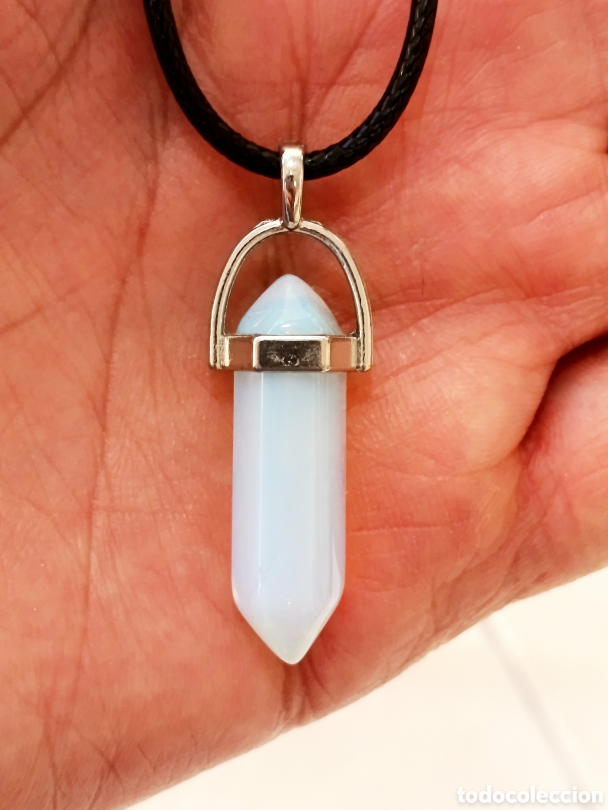 Joyeria: Colgante de protecci&oacute;n p&eacute;ndulo de Opalina preparado energ&eacute;ticamente con palo santo