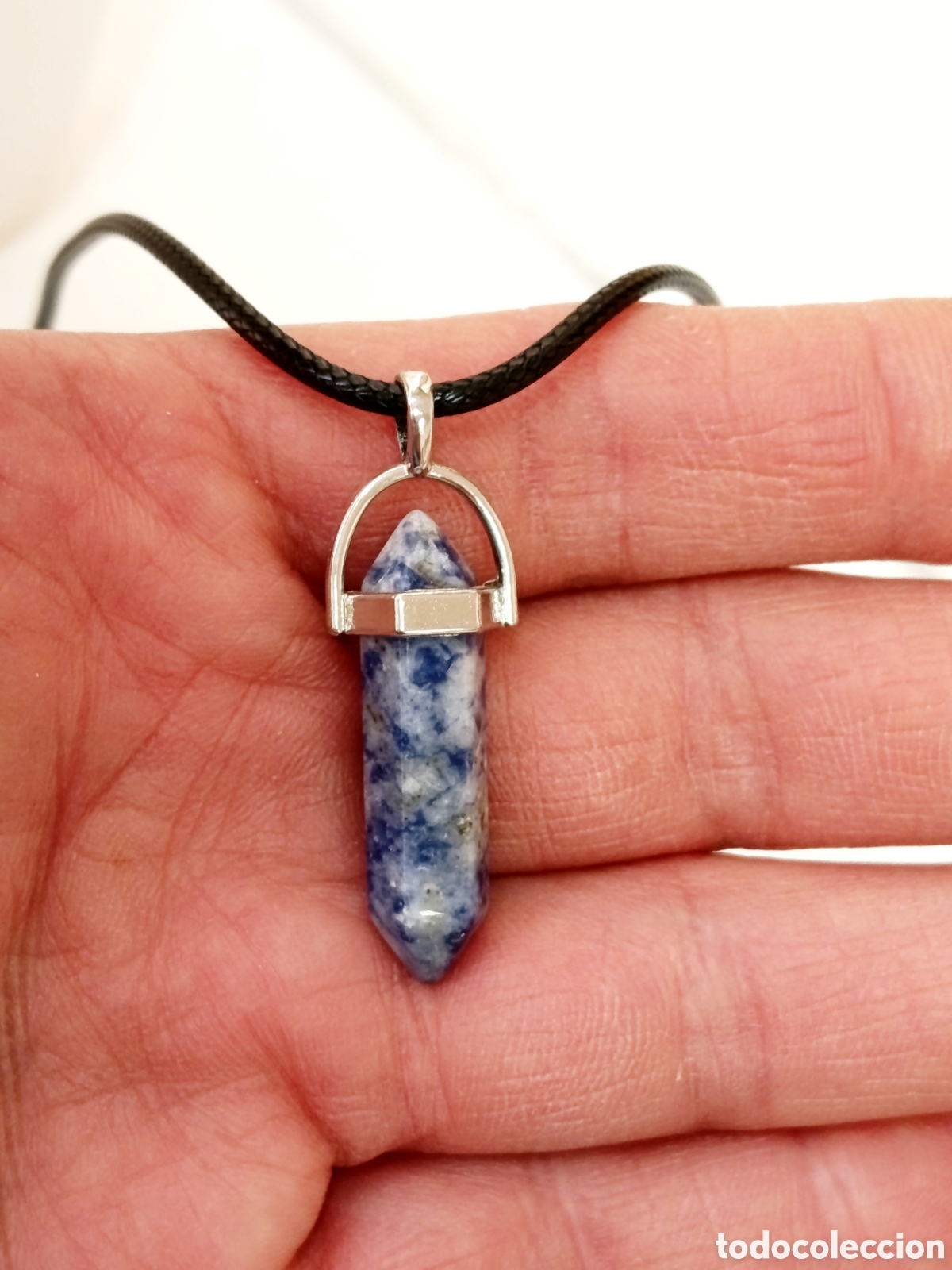 Joyeria: Colgante de protecci&oacute;n p&eacute;ndulo de piedra Sodalita preparado energ&eacute;ticamente con palo santo