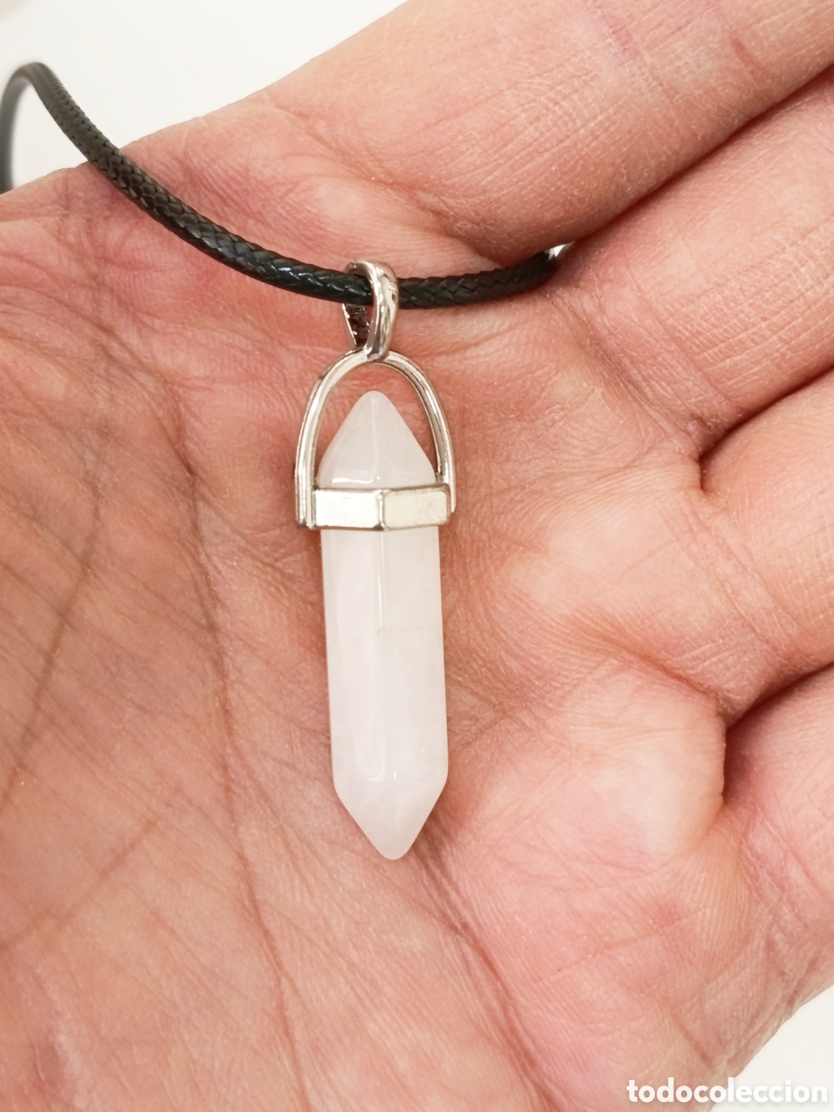 Joyeria: Colgante de protecci&oacute;n p&eacute;ndulo de Cuarzo rosa preparado energ&eacute;ticamente con palo santo