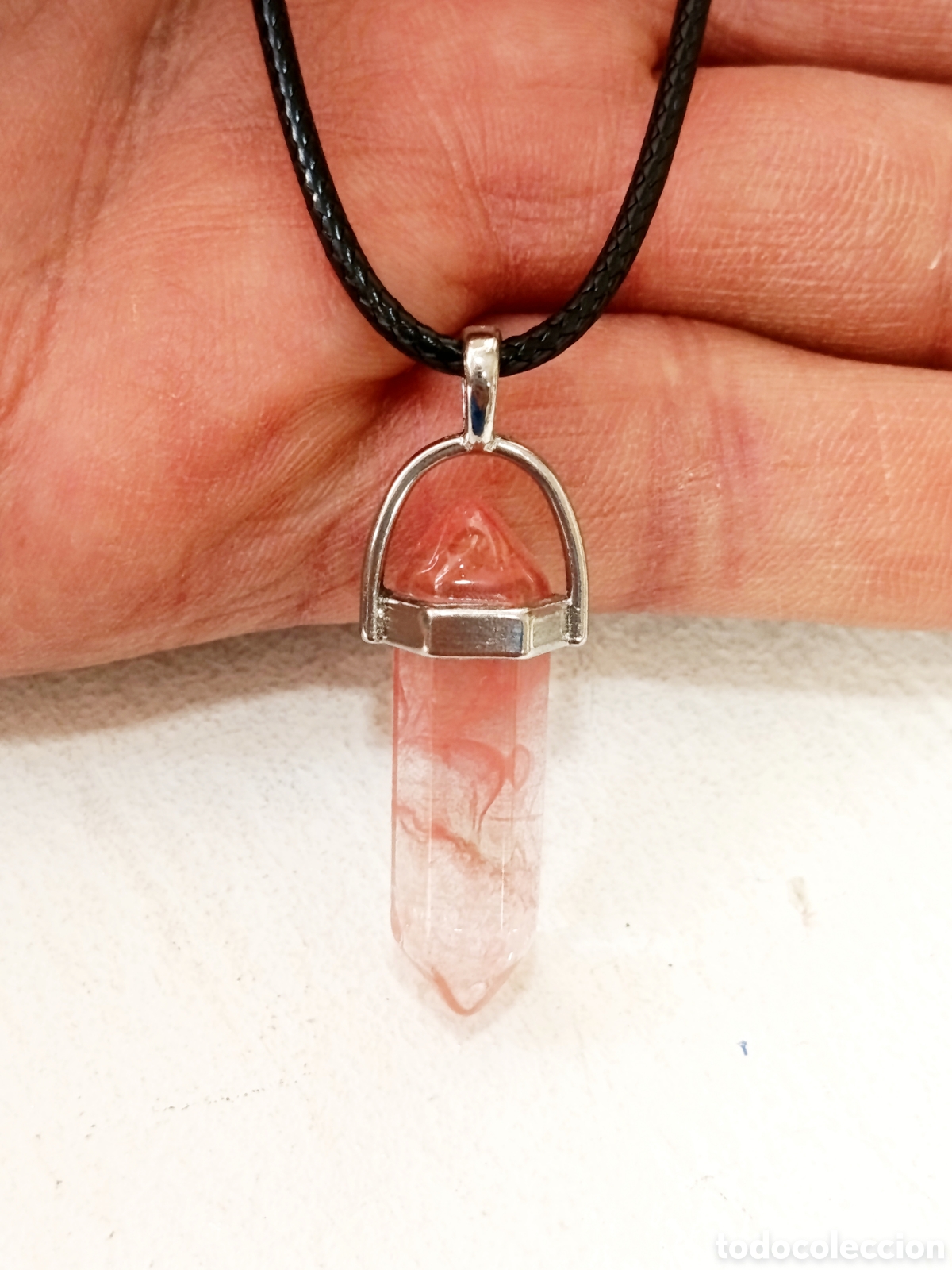 Joyeria: Colgante de protecci&oacute;n p&eacute;ndulo de Cuarzo cereza preparado energ&eacute;ticamente con palo santo