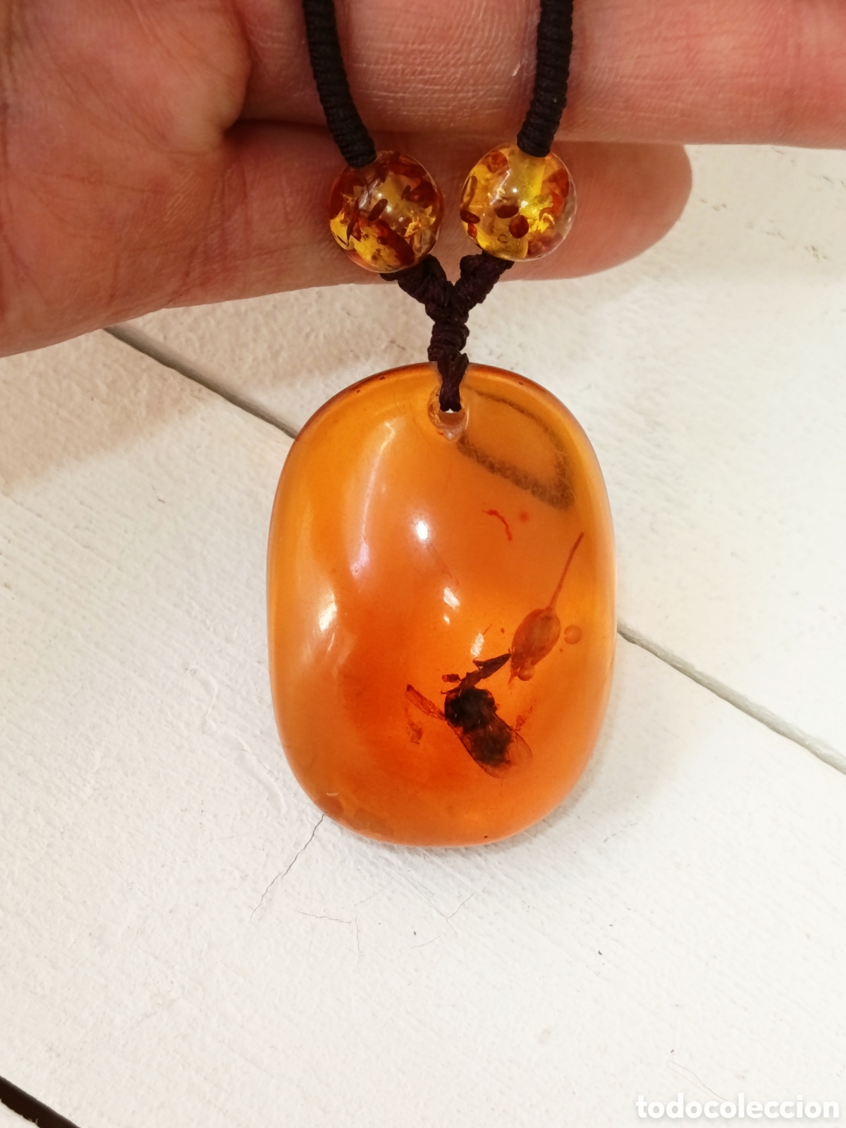 Joyeria: Colgante de protecci&oacute;n Tibetano con abeja, preparado energ&eacute;ticamente con palo santo, A&ntilde;o 2000