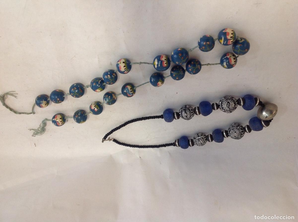 Joyeria: Dos collares de cuentas de cristal y madera
