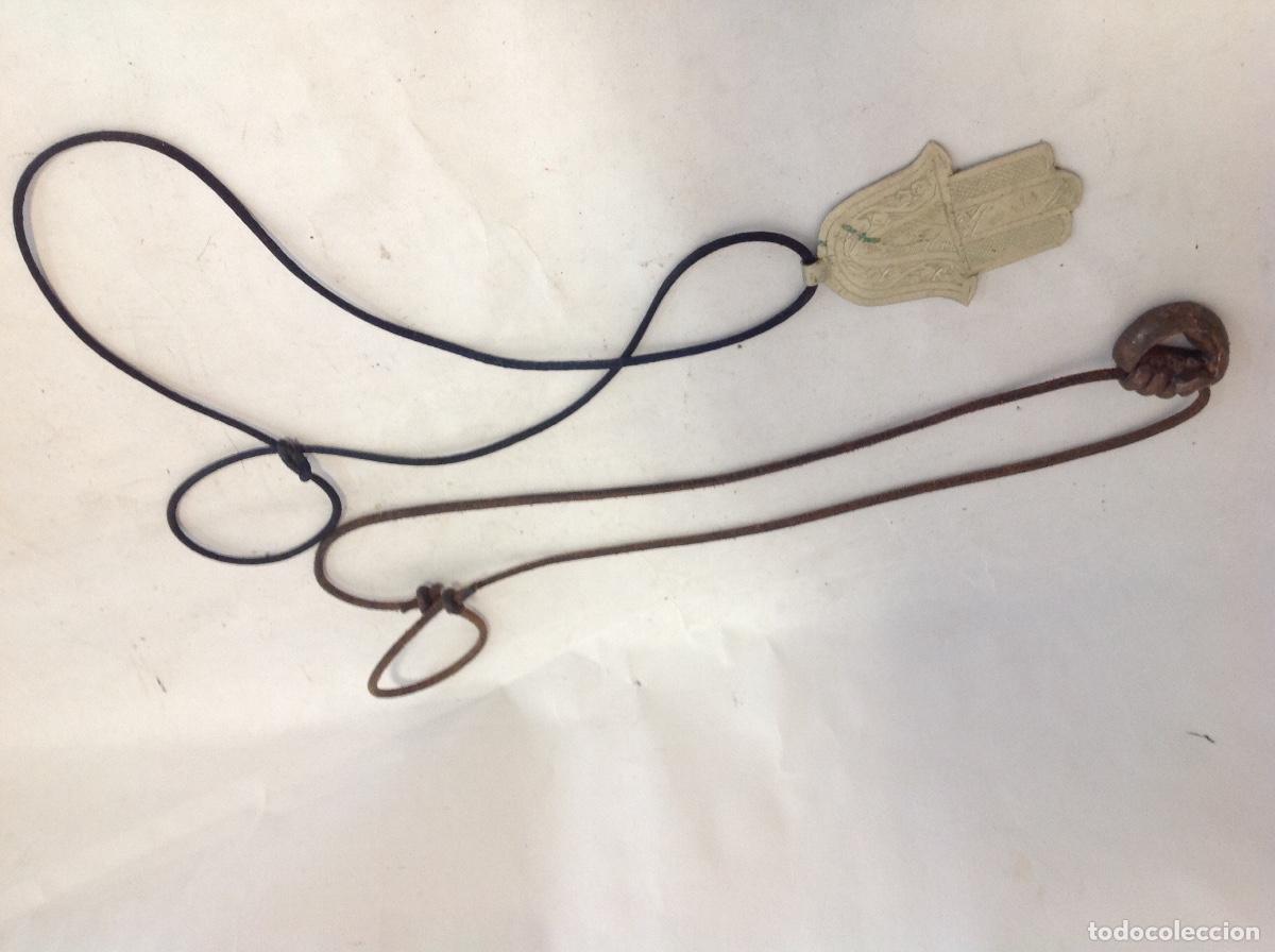 Joyeria: Dos colgantes con cordon