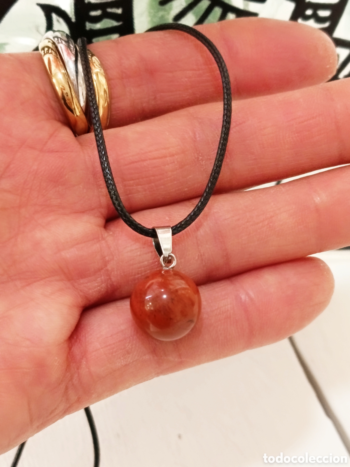Joyeria: Colgante de protecci&oacute;n de piedra jaspe rojo preparado energ&eacute;ticamente con palo santo, nuevo