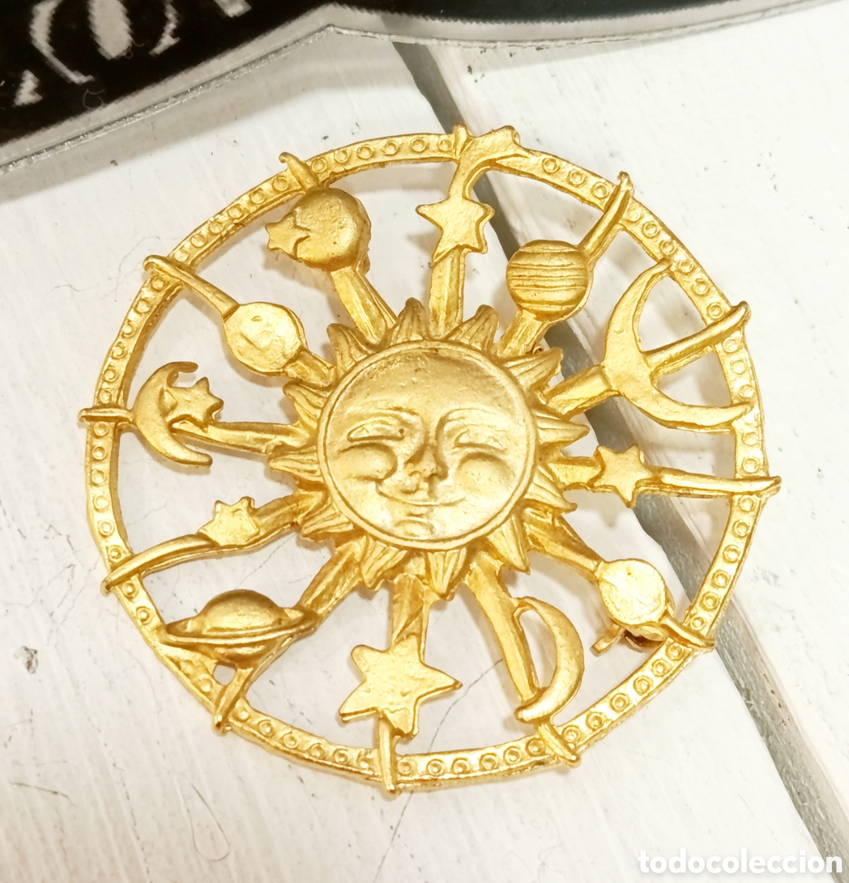 Joyeria: Broche con sol y planetas color oro, a&ntilde;o 2000, nuevo - Foto 3