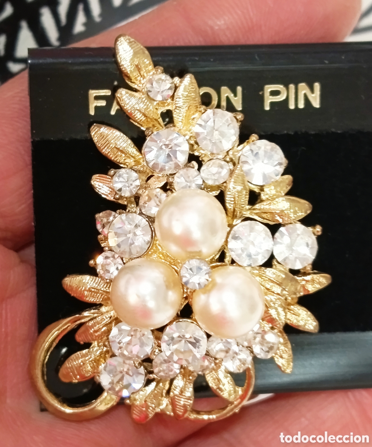 Joyeria: Broche color oro con cristal y perlas, a&ntilde;o 2000, nuevo