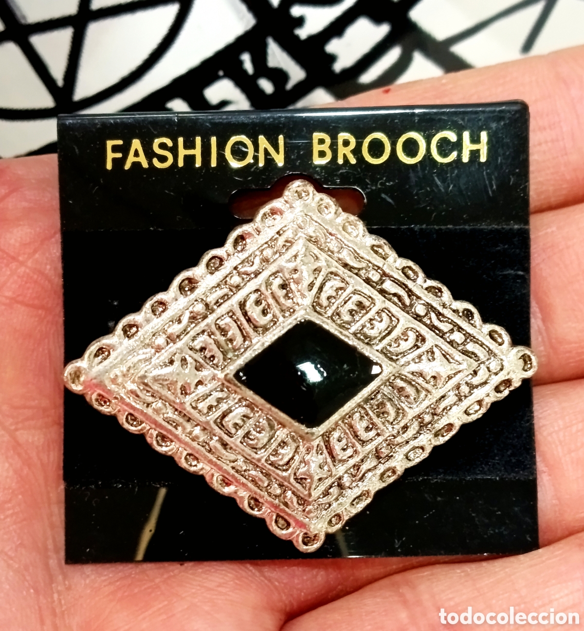 Joyeria: Broche vintage color plata con negro, a&ntilde;os 80's, nuevo