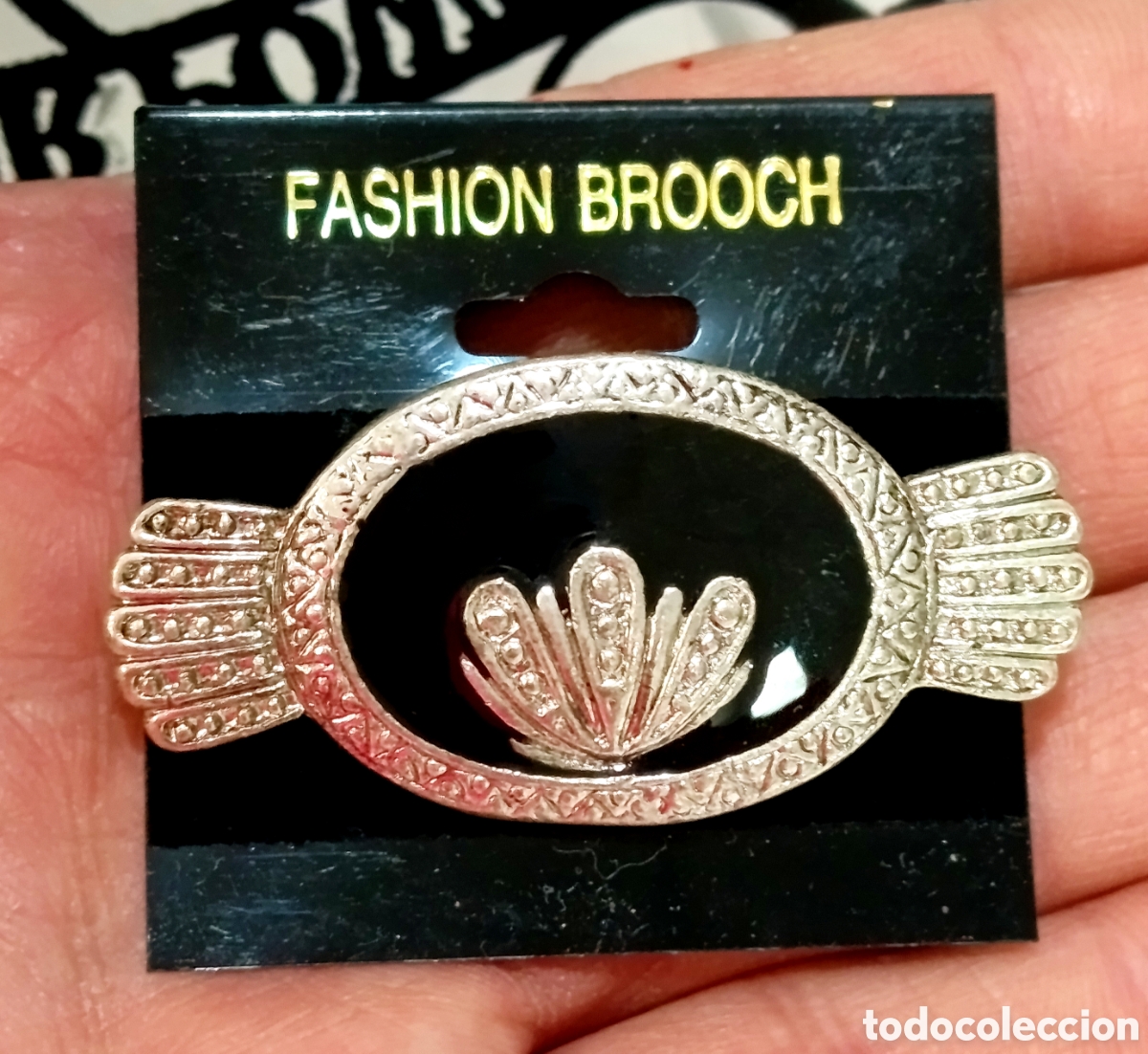 Joyeria: Broche vintage color plata con negro, a&ntilde;os 80's, nuevo