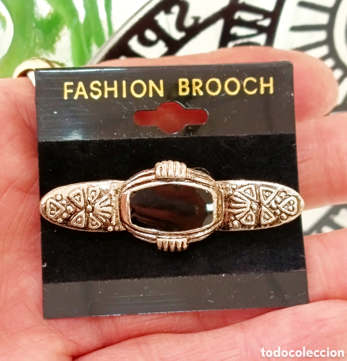 Joyeria: Broche vintage color plata con negro, a&ntilde;os 80's, nuevo