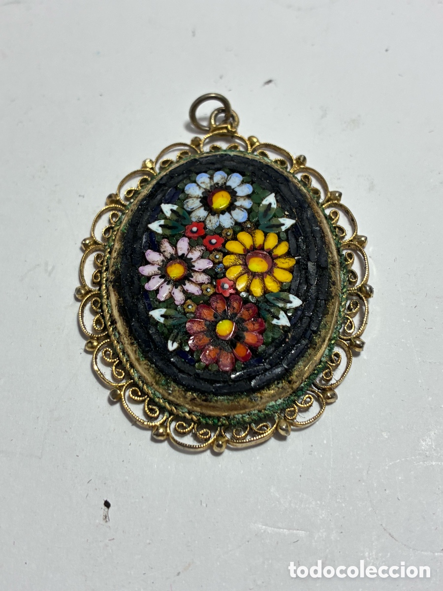 Joyeria: Colgante floral vintage italiano de micromosaico, filigrana ovalada