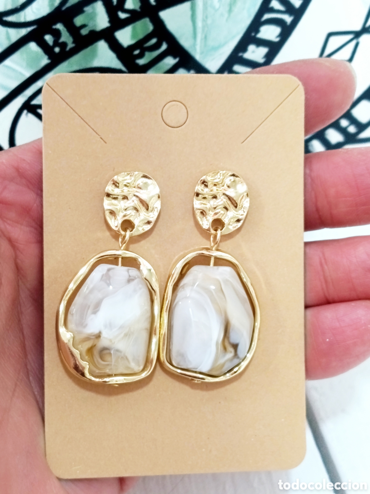 Joyeria: Pendientes largos color oro con betas, nuevos