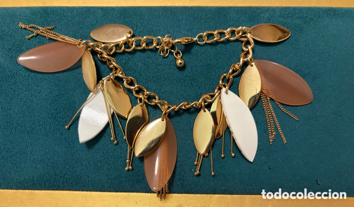 Joyeria: Pulsera dorada de bisuter&iacute;a